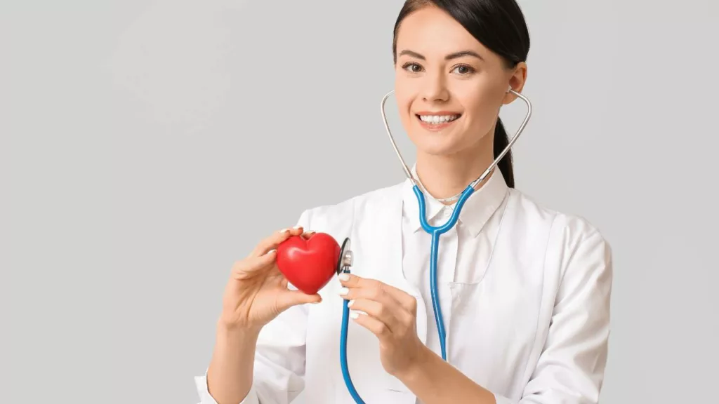 Cardióloga con un corazón de san Valentín.