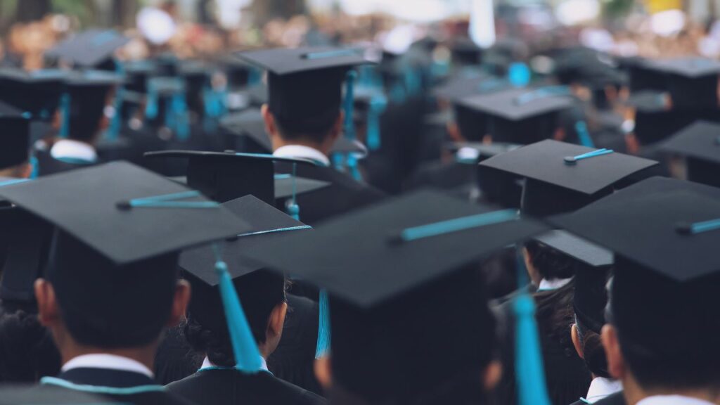 Por qué los títulos universitarios no valen tanto como antes