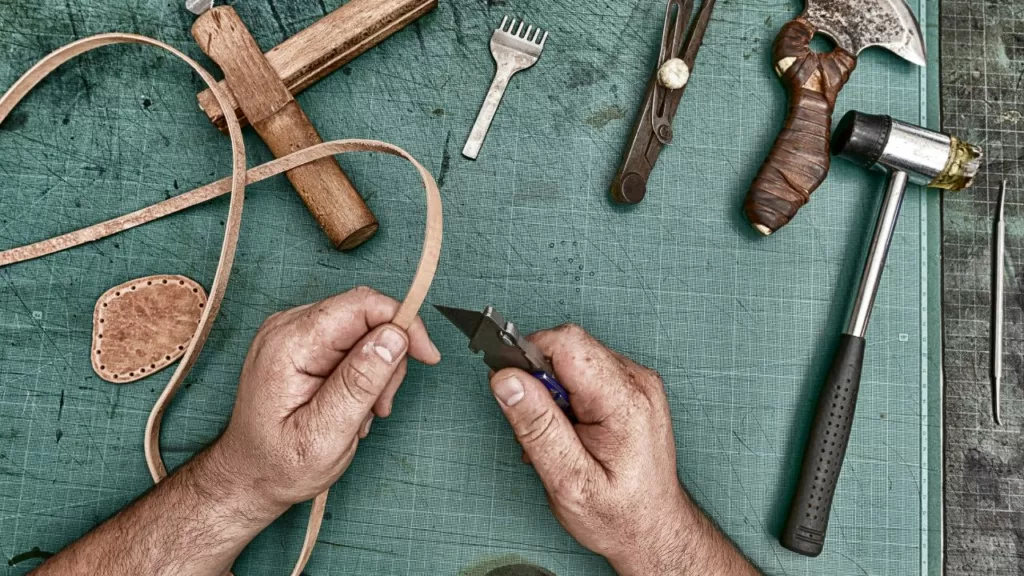 Herramientas de artesanía para trabajar.