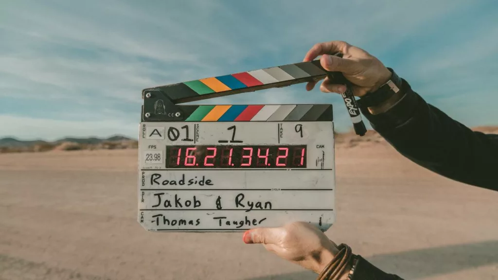 Productor inicia grabación para una película.