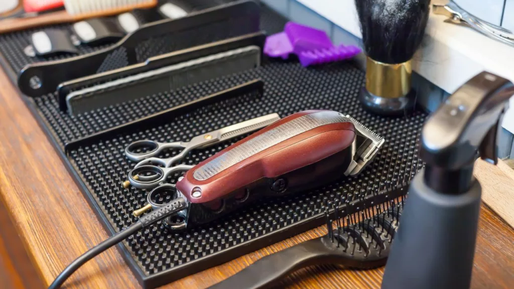 Herramientas de barbería para recortar el pelo y la barba.
